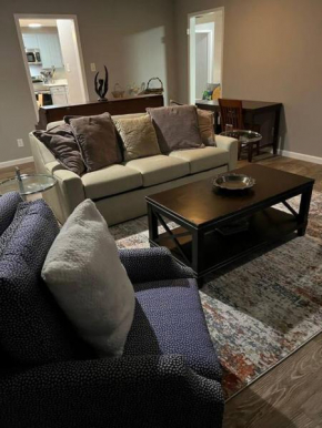 Chic Rancher 7BR Compound Near Graceland & Airport